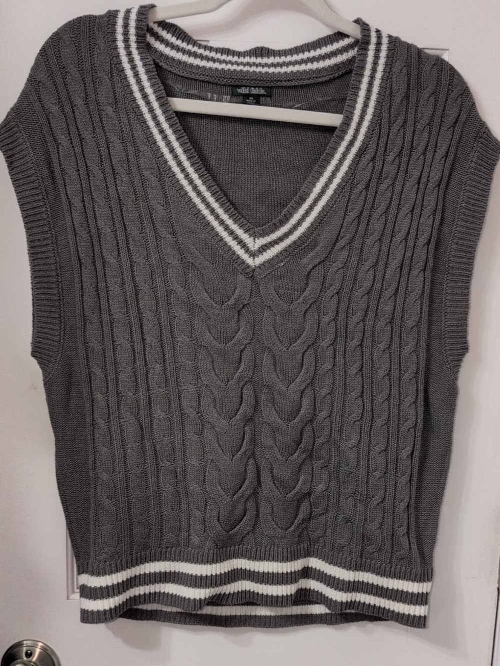 wild fable Gray Cable-Knit V-Neck Sweater Vest with White Trim